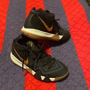 Kyrie 4 - Black & Gold